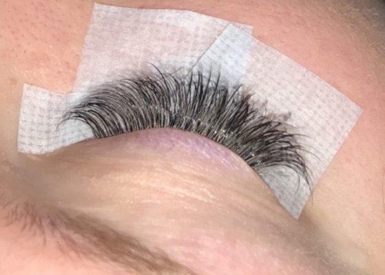 Mixed/hybrid eyelash extensions