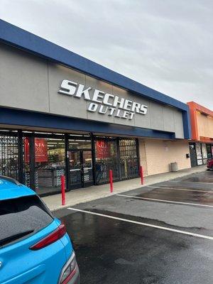 SKECHERS Warehouse Outlet