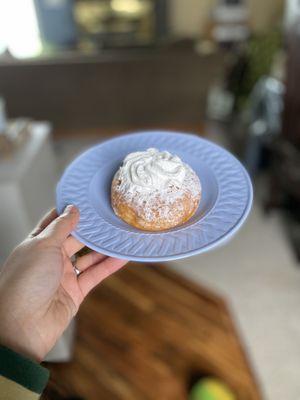 Ladyfinger with whipped cream