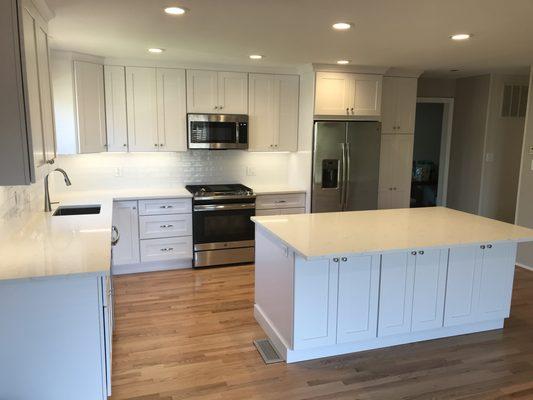 white shaker cabinets