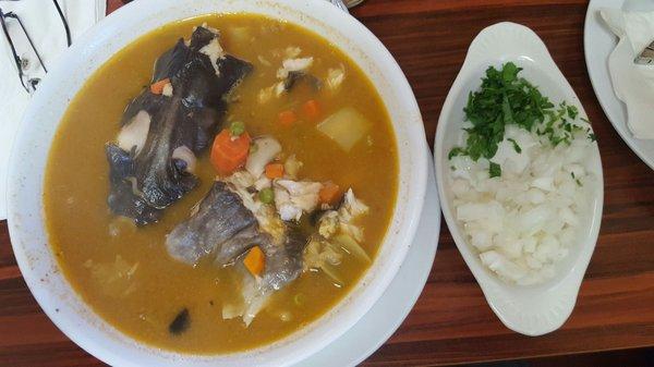 Calidad pescado (fish) ~ a whole catfish, head, body and tail!