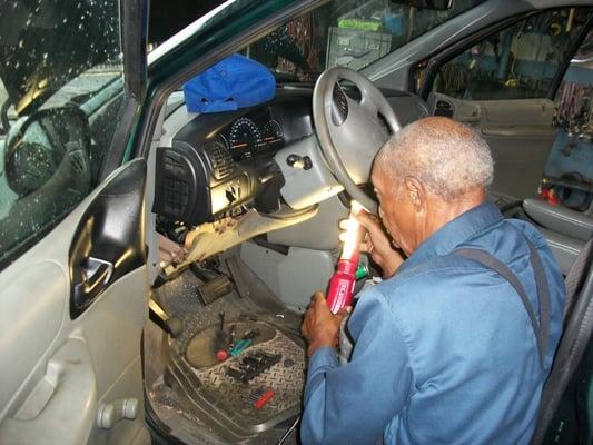 Mainor repairs no problem: Turn signals, wiper swithes, tilt system etc.