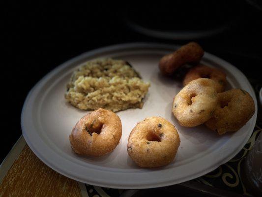 Pongal + vadai and an order of medu vada