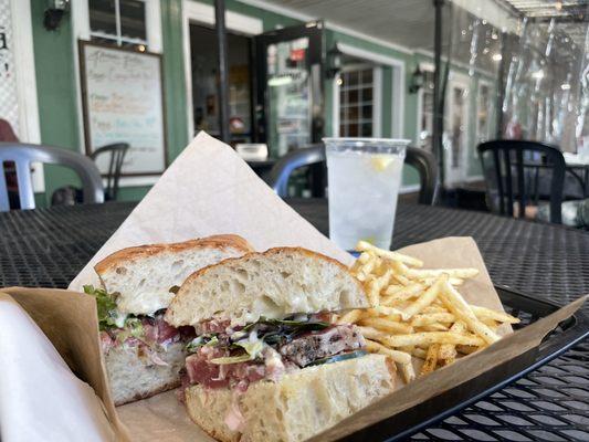 Seared tuna w/ fries