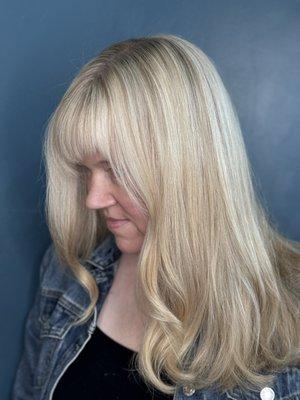 Blond highlights and haircut by Leila