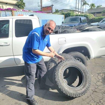 Manager Steve helping to load the tires!