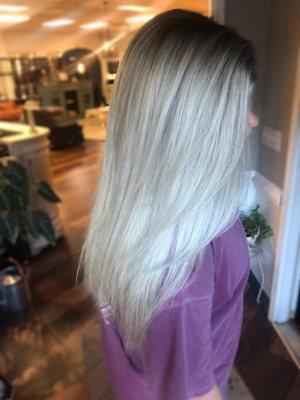 Shadow root and icy balayage by @hairbyarianahagen