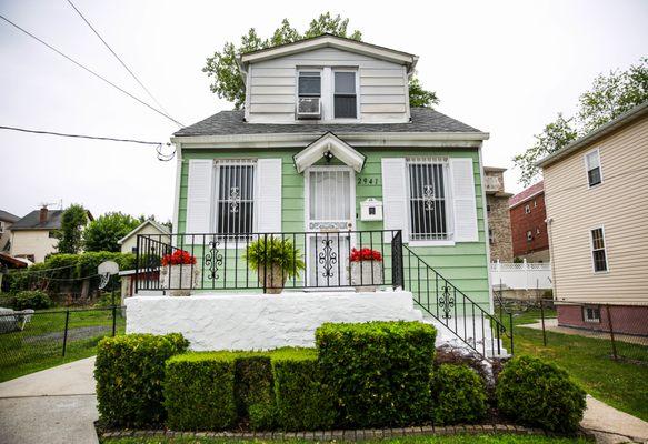 This house in the Bronx was sold!