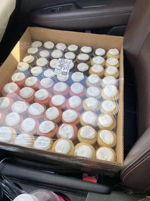 5 dozen cupcakes LAST MINUTE for my husband's surprise party at work!