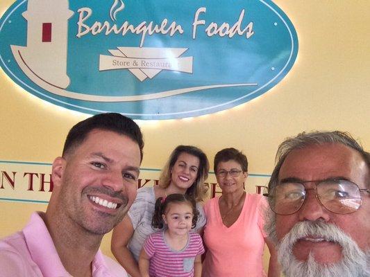 The familia at Borinquén Foods in Columbus, Georgia!