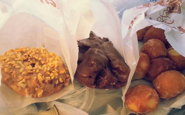 Maple-nut, devil-food chocolate fudge(?), & glazed donut holes