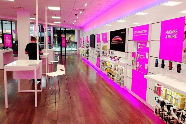 Welcome to the "newly remodeled" T-Mobile corporate store in The Green Acres Shopping Mall. Valley Stream.