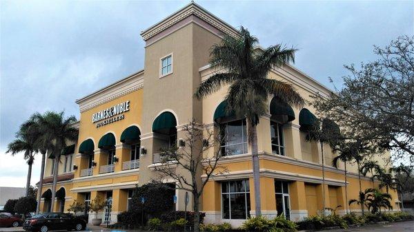 My favorite brick and mortar bookstore in Florida - books, food and drink, interesting people, enough parking, and a nice layout.