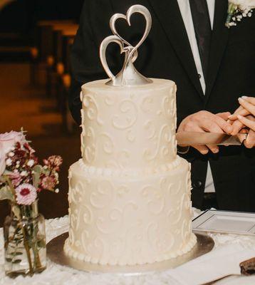 Our 2-Tier wedding cake