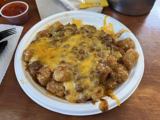 Chili cheese tots