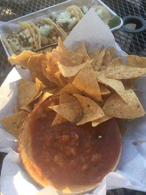 Tacos & chips & salsa