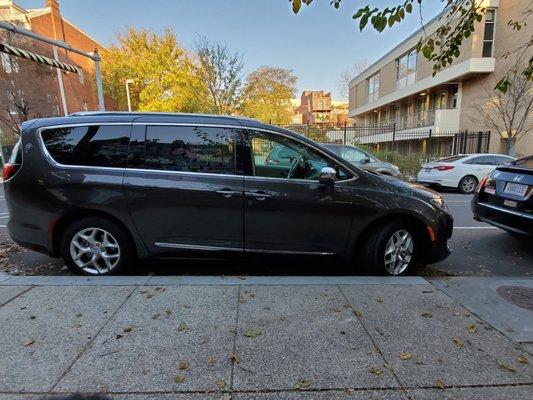 2020 Chrysler Pacifica Stylish comfort  roomy with back up camera  and foot opening side  doors automatic titling side mirrors