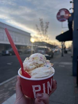 Double scoop - Birthday Cake Batter, Bourbon Caramel Pecan