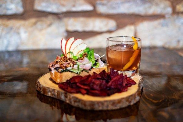 Red Apple Temptation Trencher sandwich with beet chips and paired with "Eikthyrnir's" Old Fashioned.