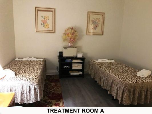 Treatment room for couple - enjoy the nice, cute room with soft romantic music.