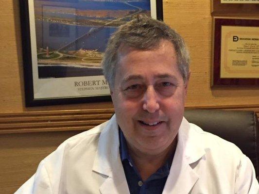 Dr. Robert Gluck is a urologist providing services to the New York, NY and surrounding areas.