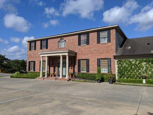 Exterior of Funeral Home in Houston TX