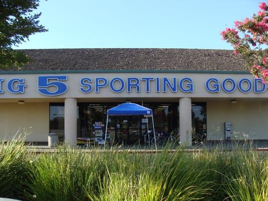 Big 5 Sporting Goods entrance