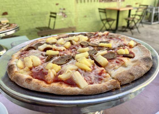 @bigmovie // Pizza Plus - Vegan Pizza w/ Pineapple & Sausage