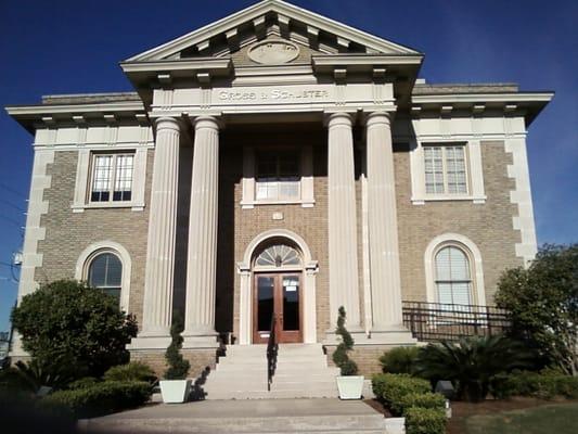 A photo of the front entrance of Gross & Schuster