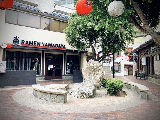 Early Sunday morning at Little Tokyo Mall