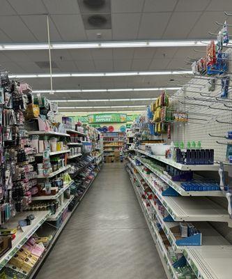 Clutter free aisle