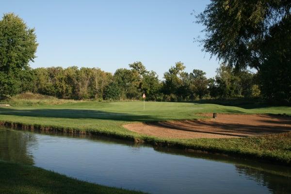 Play golf at Old Oak !