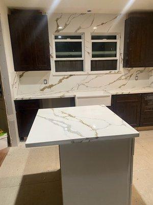 Sonora Chestnut cabinets with Calacatta Venice quartz countertop and backsplash. Quartz installed by US Superior.