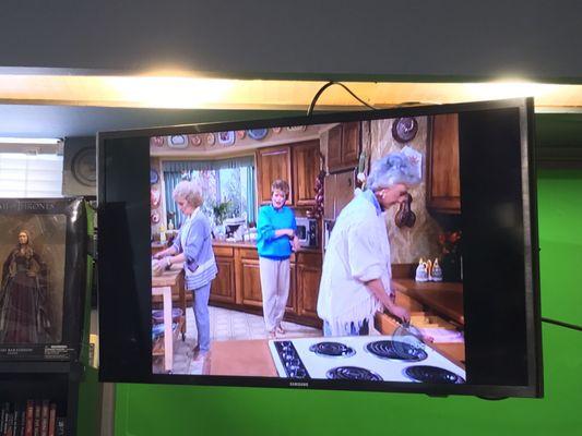 You know it even better when they have Golden Girls playing on the Yav