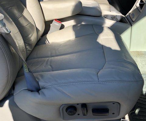 01 Tahoe Passenger Seat Bottom and Armrest