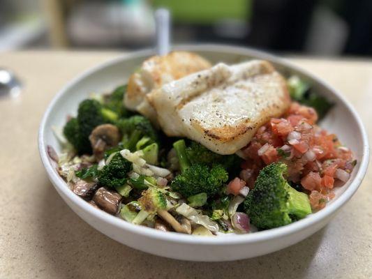 Paleo bowl w/Chilean Sea Bass topper