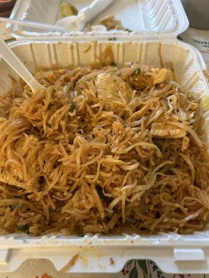 Pad Thai noodle with chicken