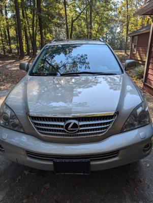 Lexus RX400h
 After Paul's Automotive went over my mew purchase and did a few fixes, it drives as new. Oh, 150kmiles!