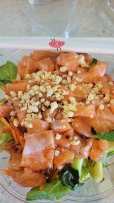 Bland salmon poke bowl