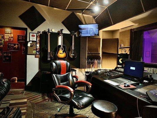 16 Bars Recording Studio