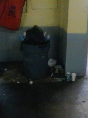 overflowing trash on 3rd floor