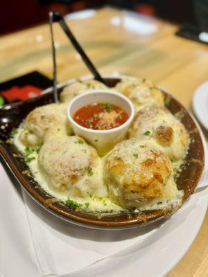 Cheesy Garlic Knots