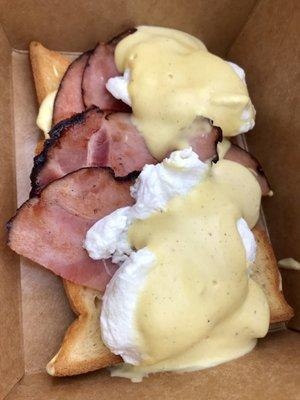 Oeufs Benedict Sandwich