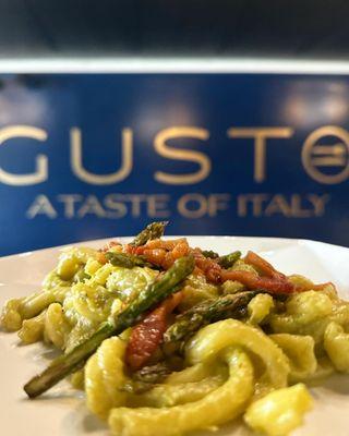 Caserecce con crema di asparagi e guanciale