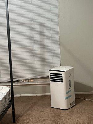 AC unit that blows HOT AIR only