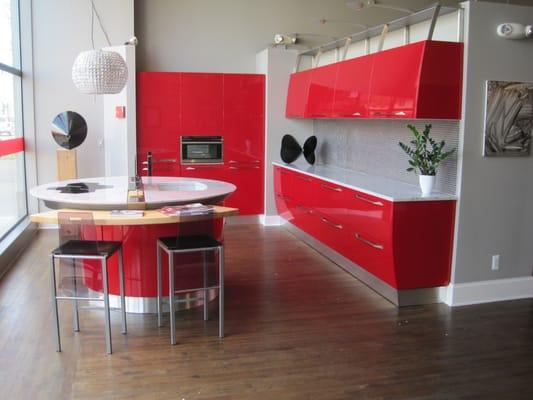 Red Kitchen. www.cucinamoda.com