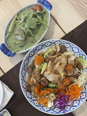 green curry (top), pad see ew