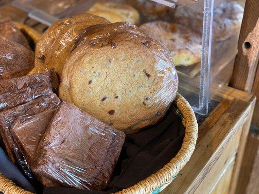 Afternoon brownies or GIANT chocolate chip cookies pair nicely with an iced mocha!