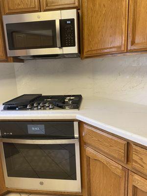 Kitchen counters and backsplash quartz