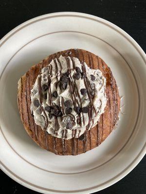 Cannoli doughnut